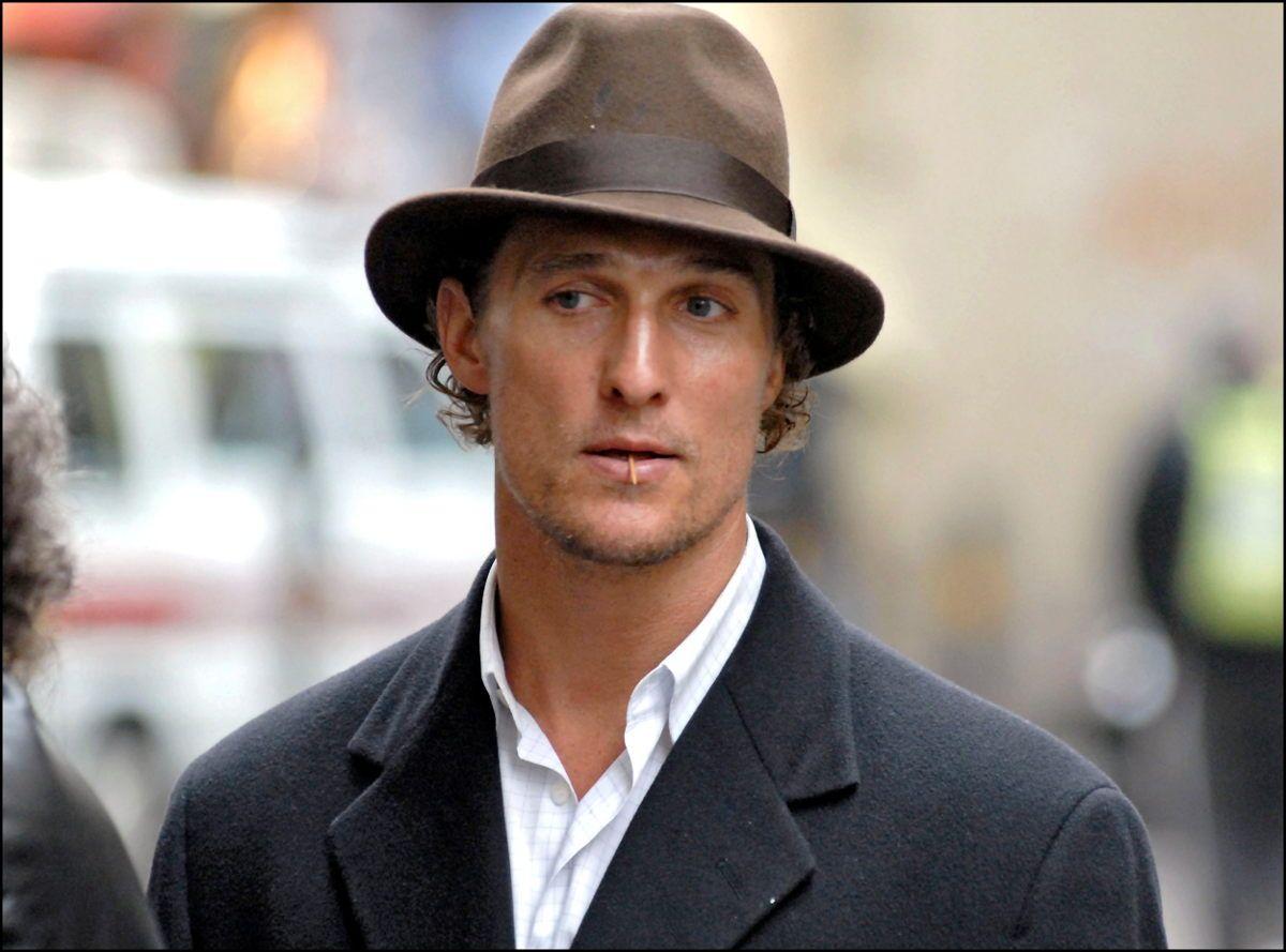 Matthew McConaughey, con palillo en la boca