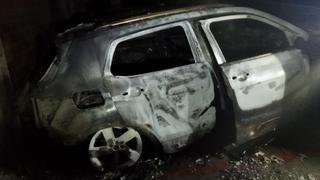 Un incendio en un aparcamiento de Vilanova obliga a desalojar a una cuarentena de personas