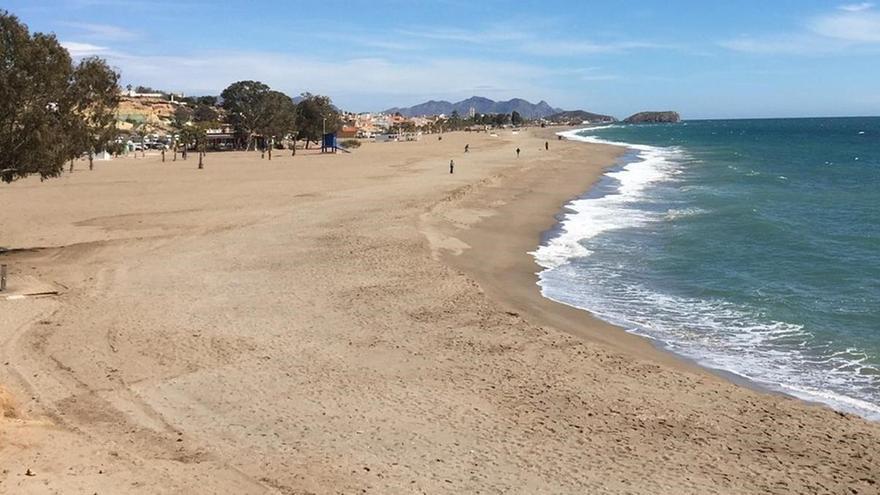 Violan a una mujer a plena luz del día en una playa de Mazarrón