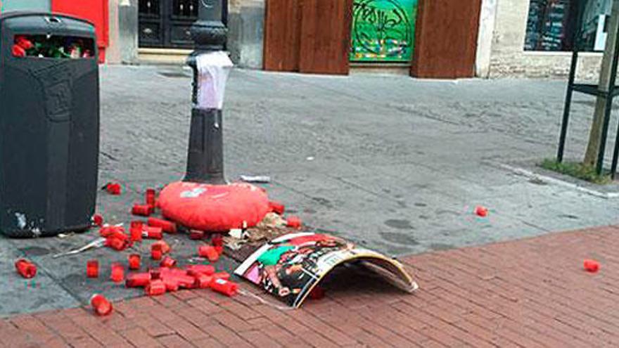 El altar en homenaje a Pedro Zerolo, destruido.