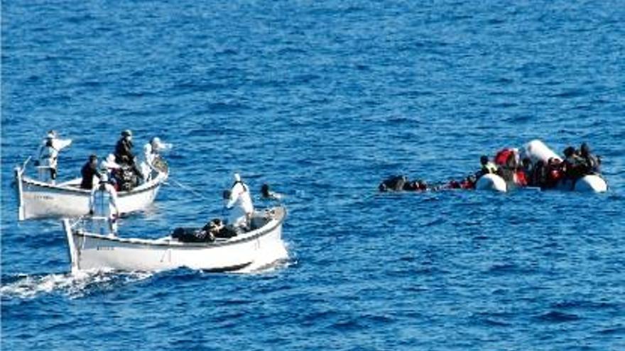 Uns 400 immigrants i 6 cadàvers arriben a Itàlia