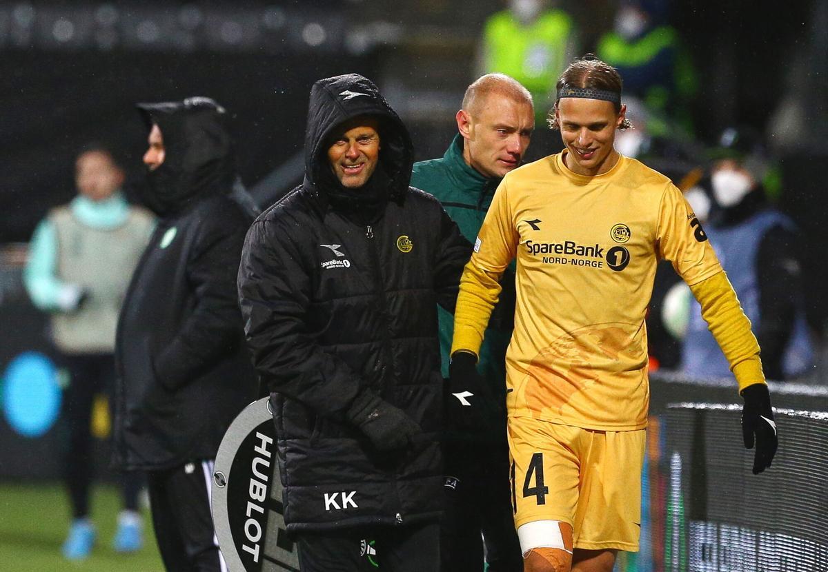 Bodo (Norway), 24/02/2022.- Bodo's head coach Kjetil Knutsen (C) and Ulrik Saltnes (R) react during the UEFA Europa Conference League playoff, second leg soccer match between FK Bodo/Glimt and Celtic Glasgow in Bodo, Norway, 24 February 2022. (Noruega) EFE/EPA/Mats Torbergsen NORWAY OUT. NORWAY OUT