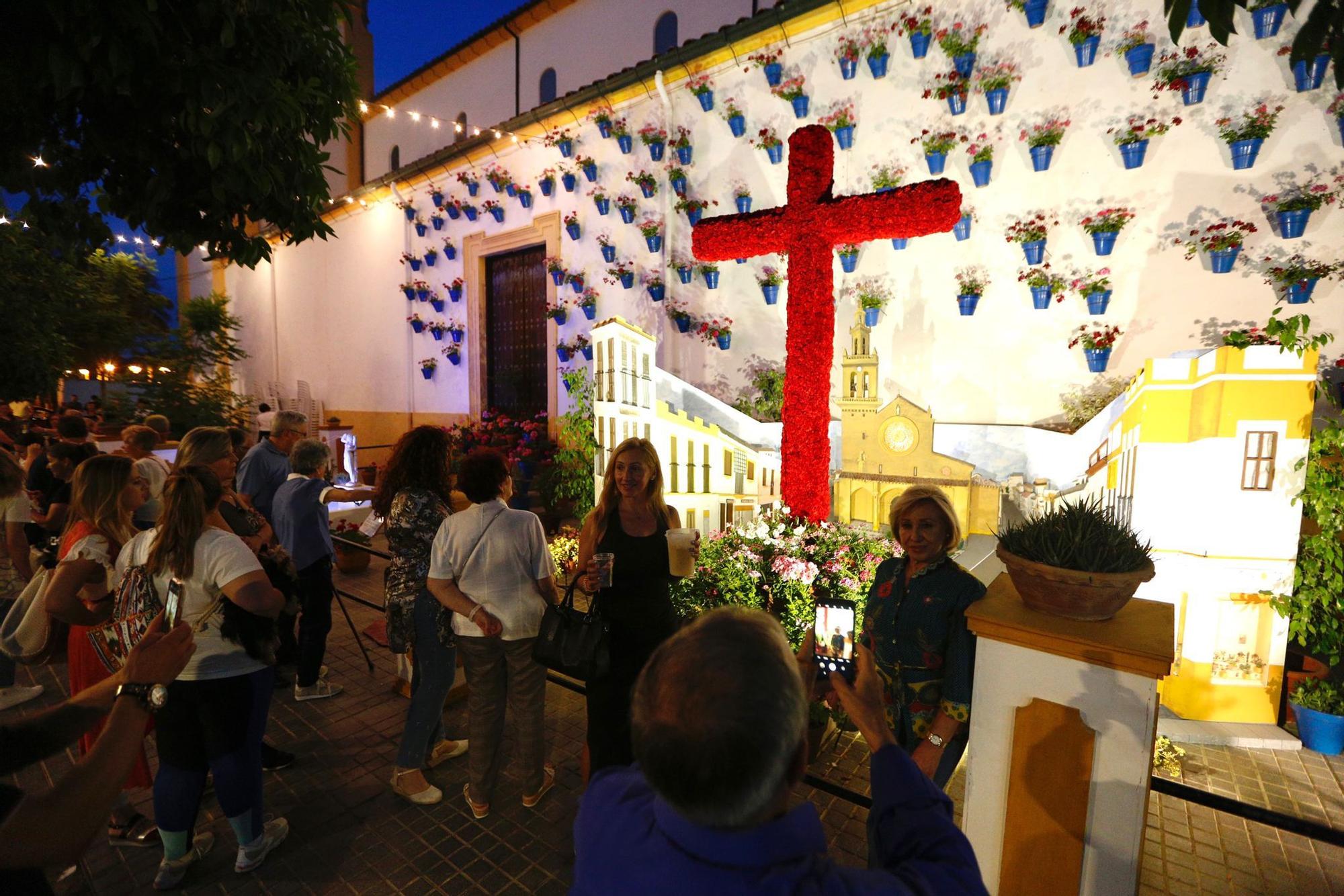 Cruz de Mayo Asociación de Vecinos Cañero