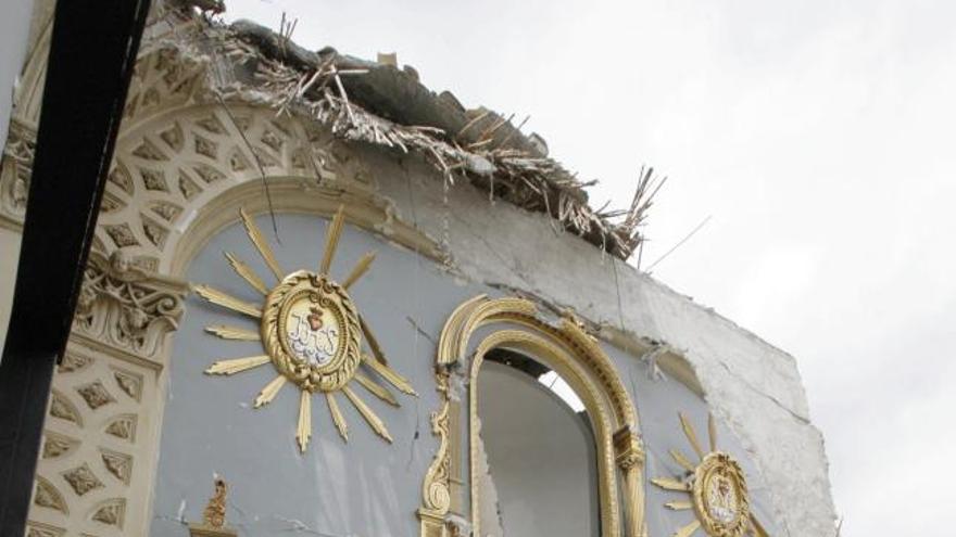 Así quedó la iglesia del monasterio de Santa Ana y Santa María Magdalena de la orden de las clarisas en Lorca, tras el terremoto del pasado 11 de mayo