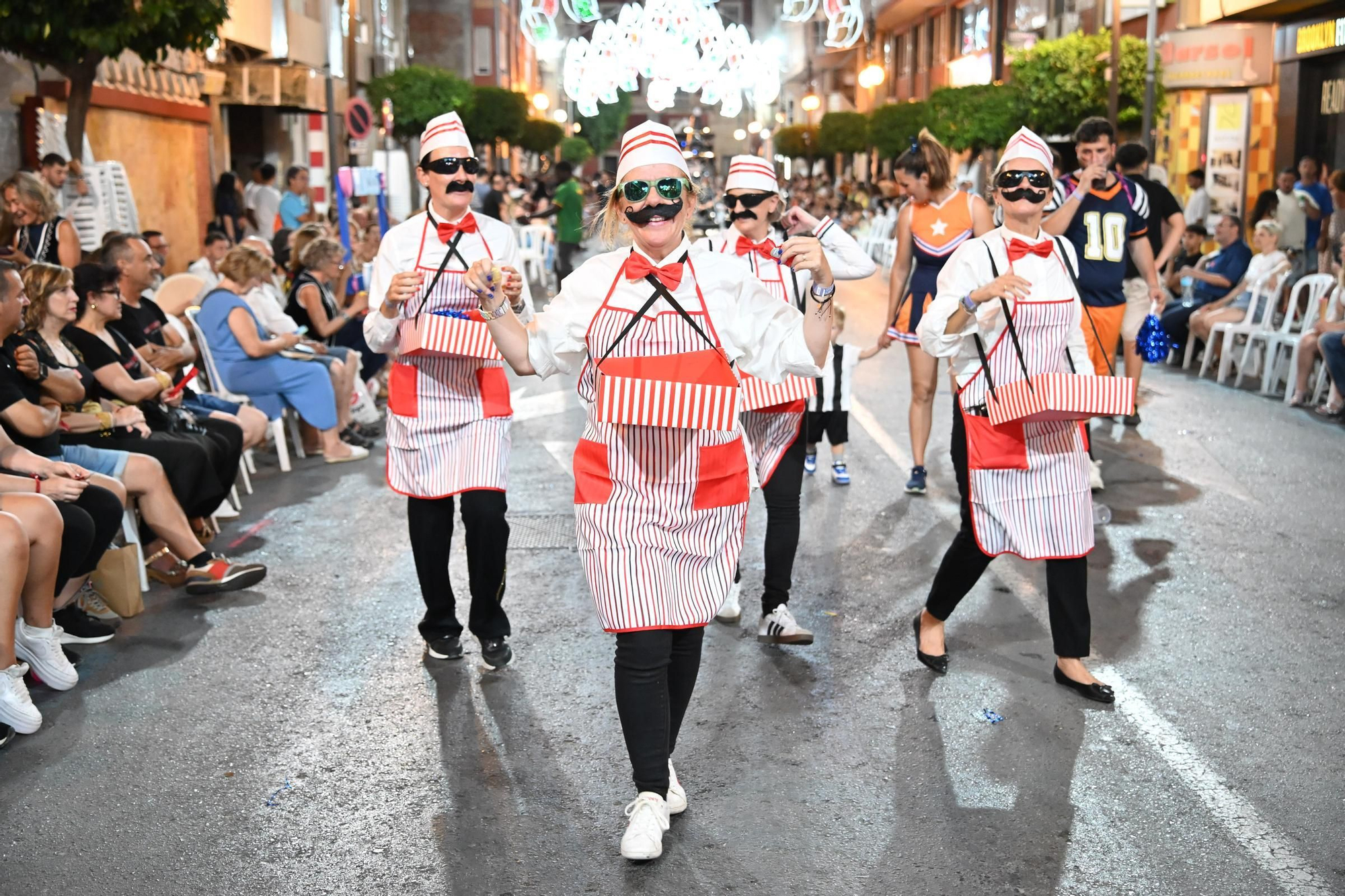 Las mejores imágenes de la Retreta de los Moros y Cristianos de Orihuela