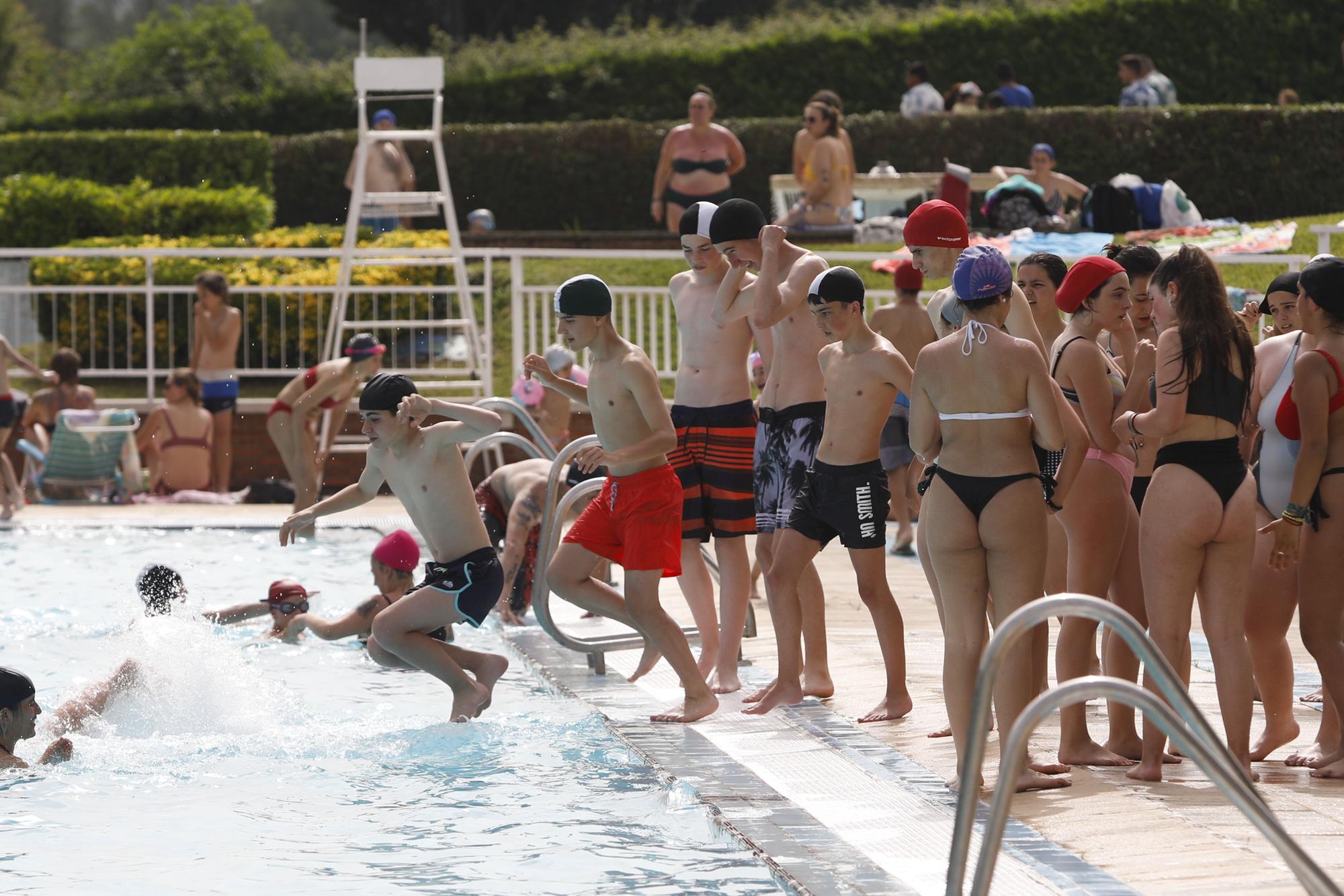 Oviedo se lanza a la piscina para darse el baño más oportuno del lustro