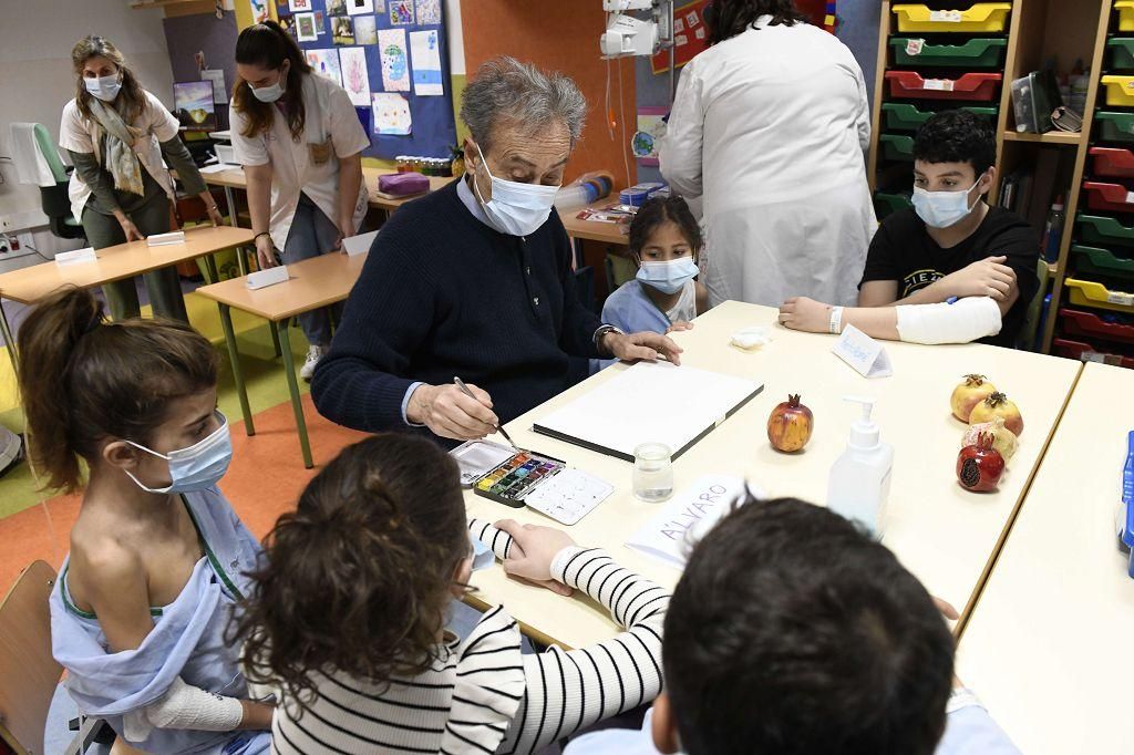 Pedro Cano lleva la pintura a Oncología Infantil de la Arrixaca