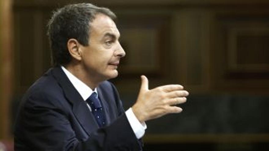 Zapatero dice que la subida &quot;moderada&quot; de impuestos ayudará a reducir el déficit