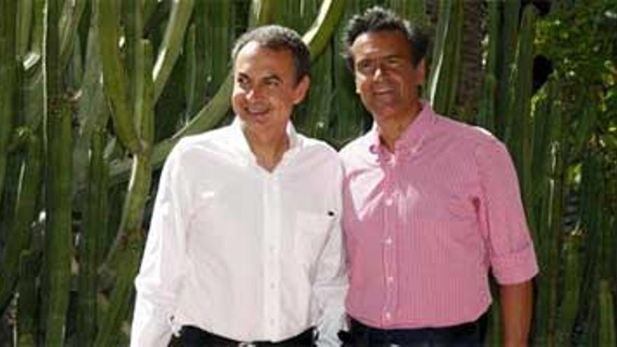 Zapatero califica de insólitos e inasumibles los argumentos del PP para vetar a Pajín