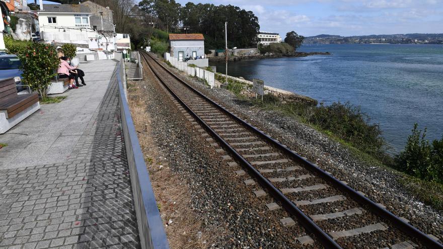 Transportes elabora un plan para aislar mejor las vías de As Xubias tras los accidentes en la zona