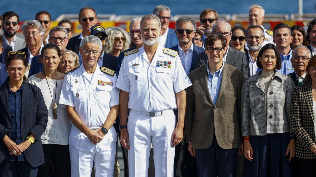 Felipe VI visita portaeronaves LHD, 'Juan Carlos I'