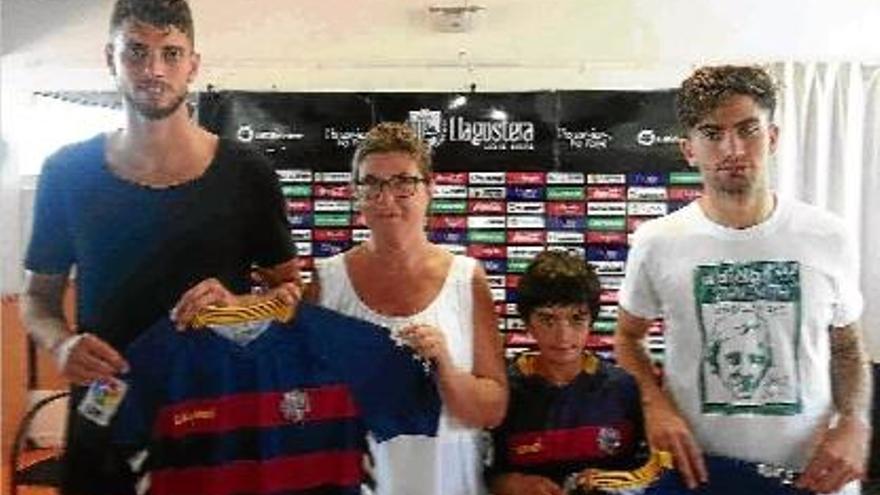 Vivancos i Shafa van ser presentats a l&#039;estadi de Palafrugell al costat de Bruno Trujillo, de l&#039;aleví B.