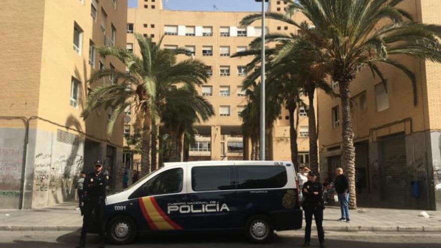 Detenido en Alicante por apuñalar en el cuello al hijo de su pareja