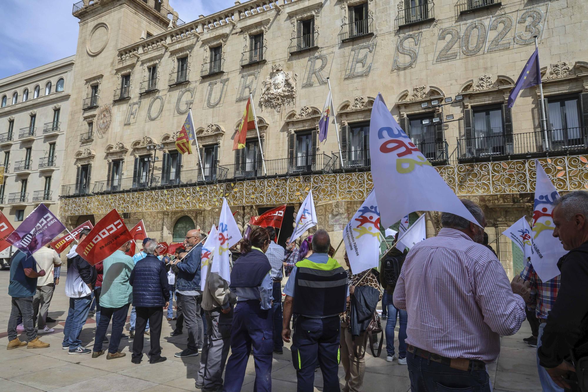 La primera huelga de funcionarios del Ayuntamiento de Alicante