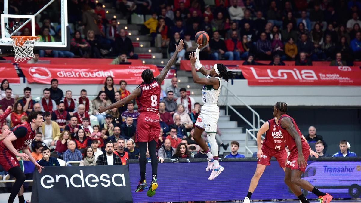 El Unicaja ganó en Murcia y ya les saca tres victorias.