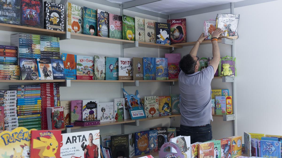 La Fira del Llibre calienta motores en los Jardines de Viveros