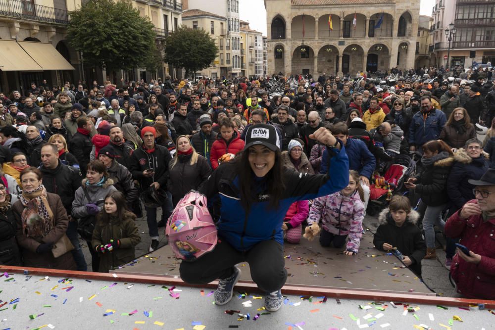 Recibimiento Sara García en la Plaza Mayor