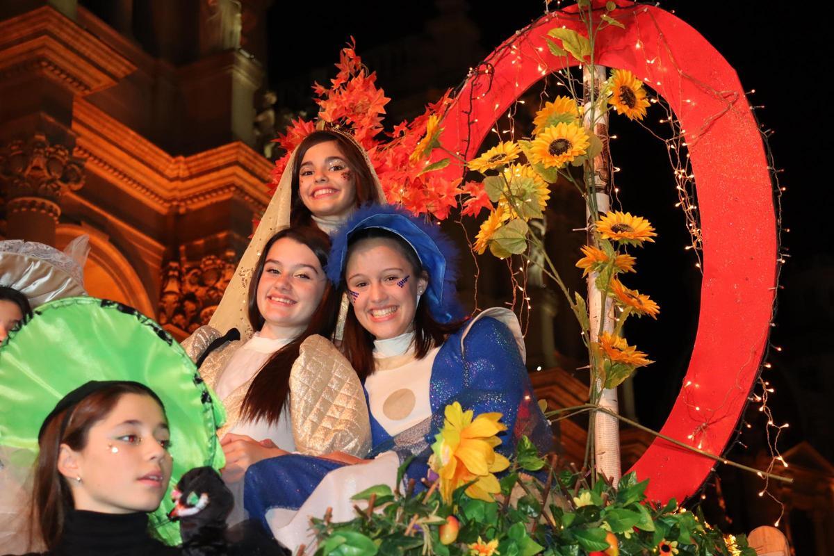 Vuelta a casa de Laura, Paula y las falleras 2023