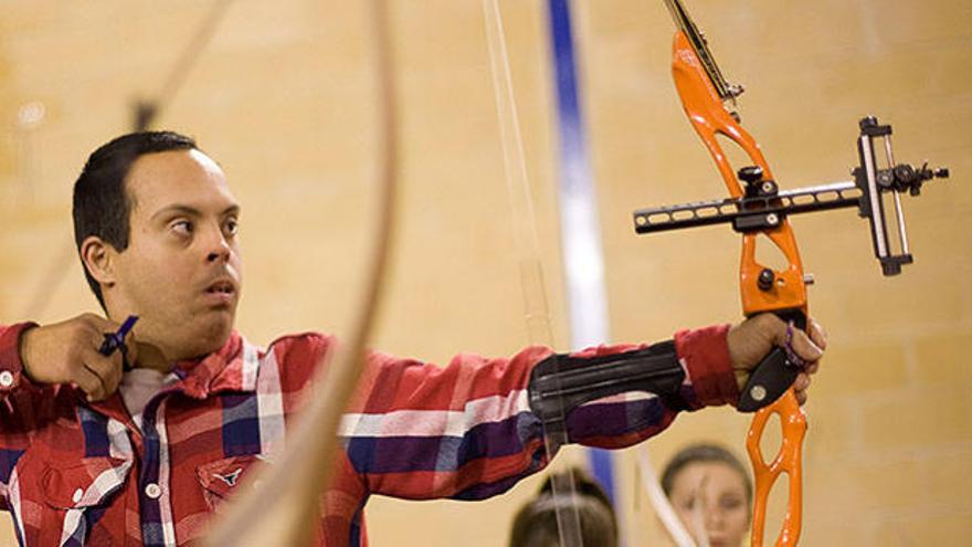 El corverano Alberto López, con síndrome de Down, podrá competir en tiro con arco