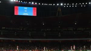 Revisión de VAR en un partido de Champions Femenina