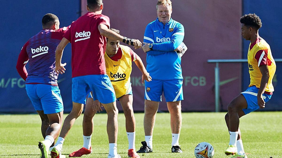 Koeman, en l’entrenament durant una sessió d’entrenament. | EFE/ ALEJANDRO GARCÍA