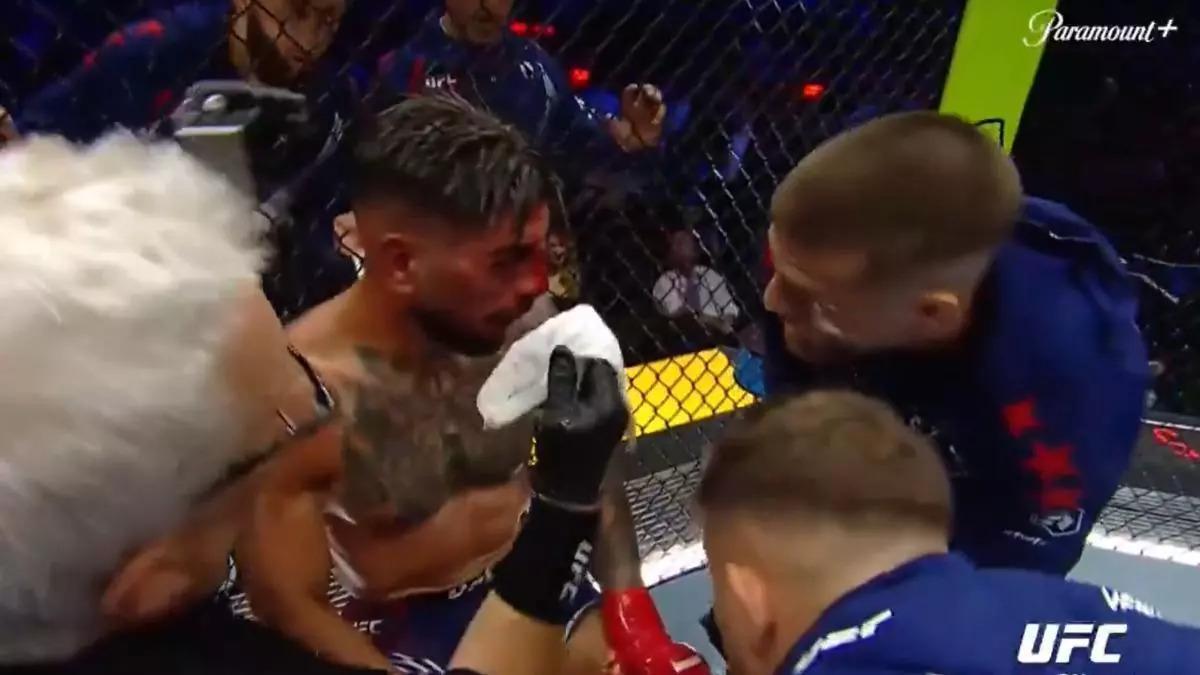 Aleksandre, hermano de Topuria, decide parar la pelea ante Gaethje: "No puede ver, llamar al doctor"