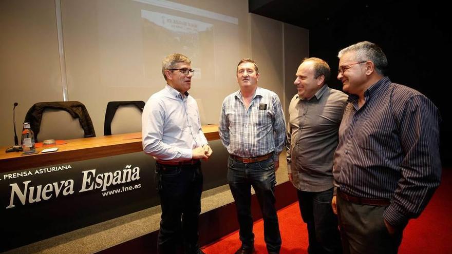 De izquierda a derecha, José Avelino Morís, José Antonio Barrientos, Diego Cuervo y Miguel Mojardín, ayer, en el Club Prensa Asturiana.