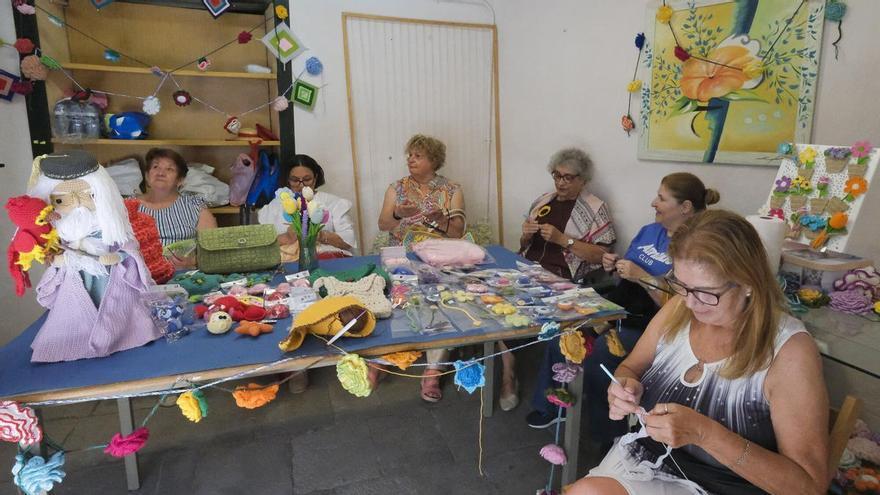 Telde reúne a las aficionadas al tejido en una jornada de talleres y convivencia