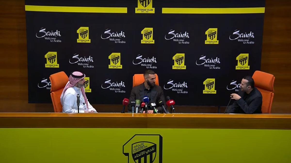 Karim Benzema, durante su breve presentación ante los medios que cubren al Al-Ittihad.
