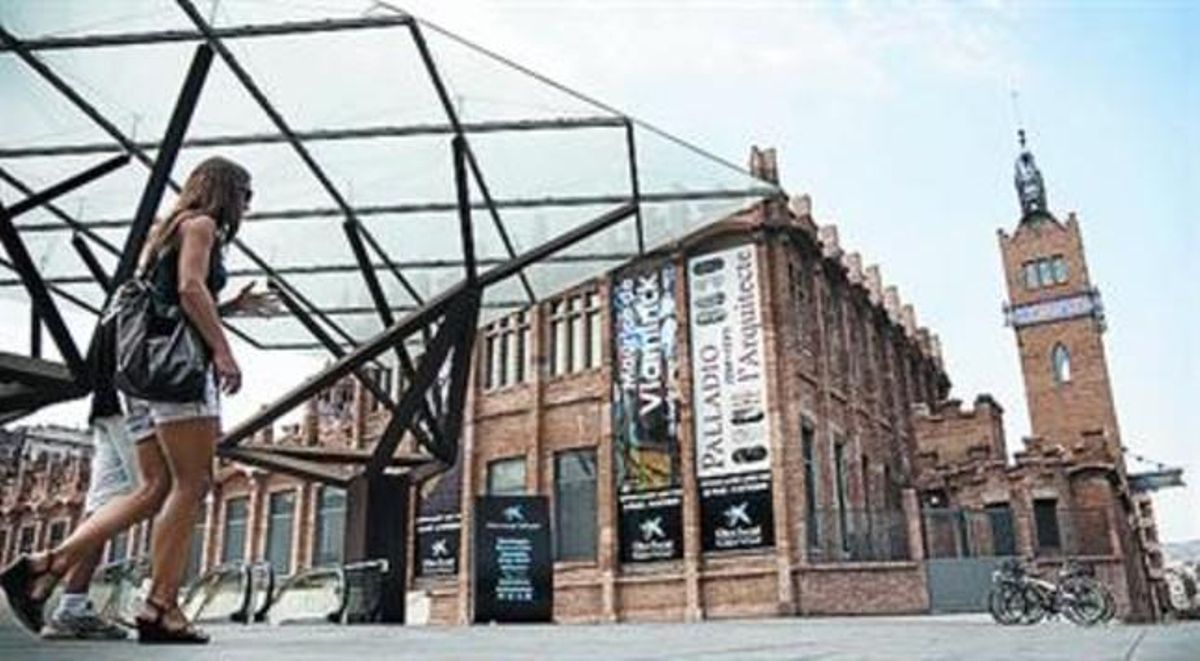 CaixaForum ocupa una de les més belles construccions d’època.