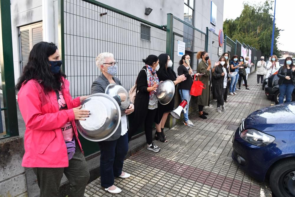 Cacerolada en el CEIP Ría do Burgo de Culleredo