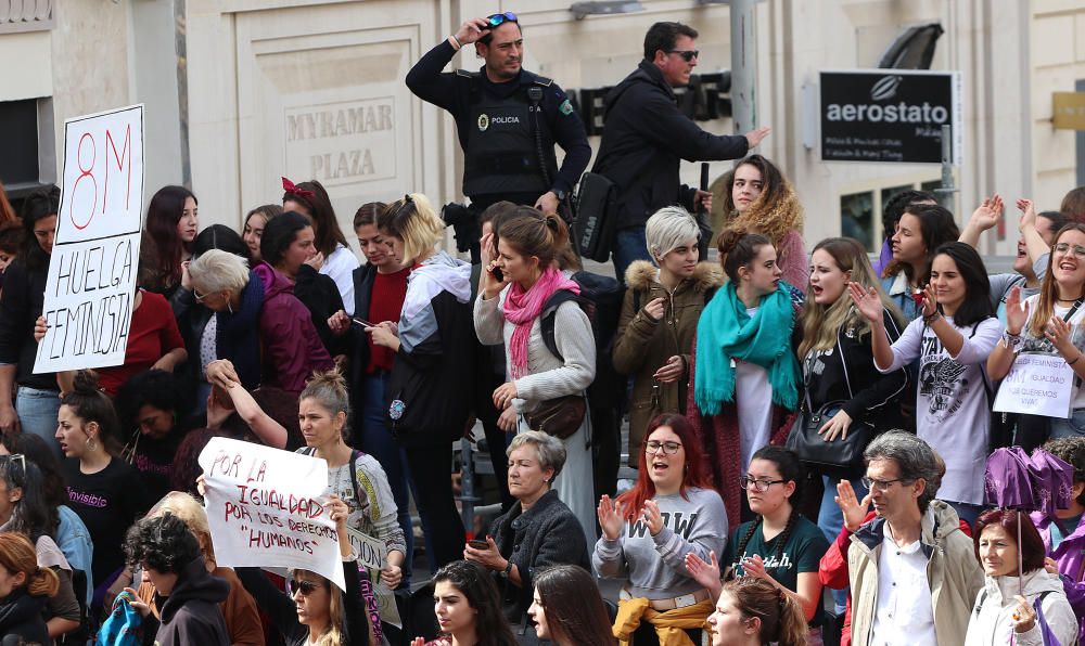 Concentración del 8-M en la plaza de la Constituci