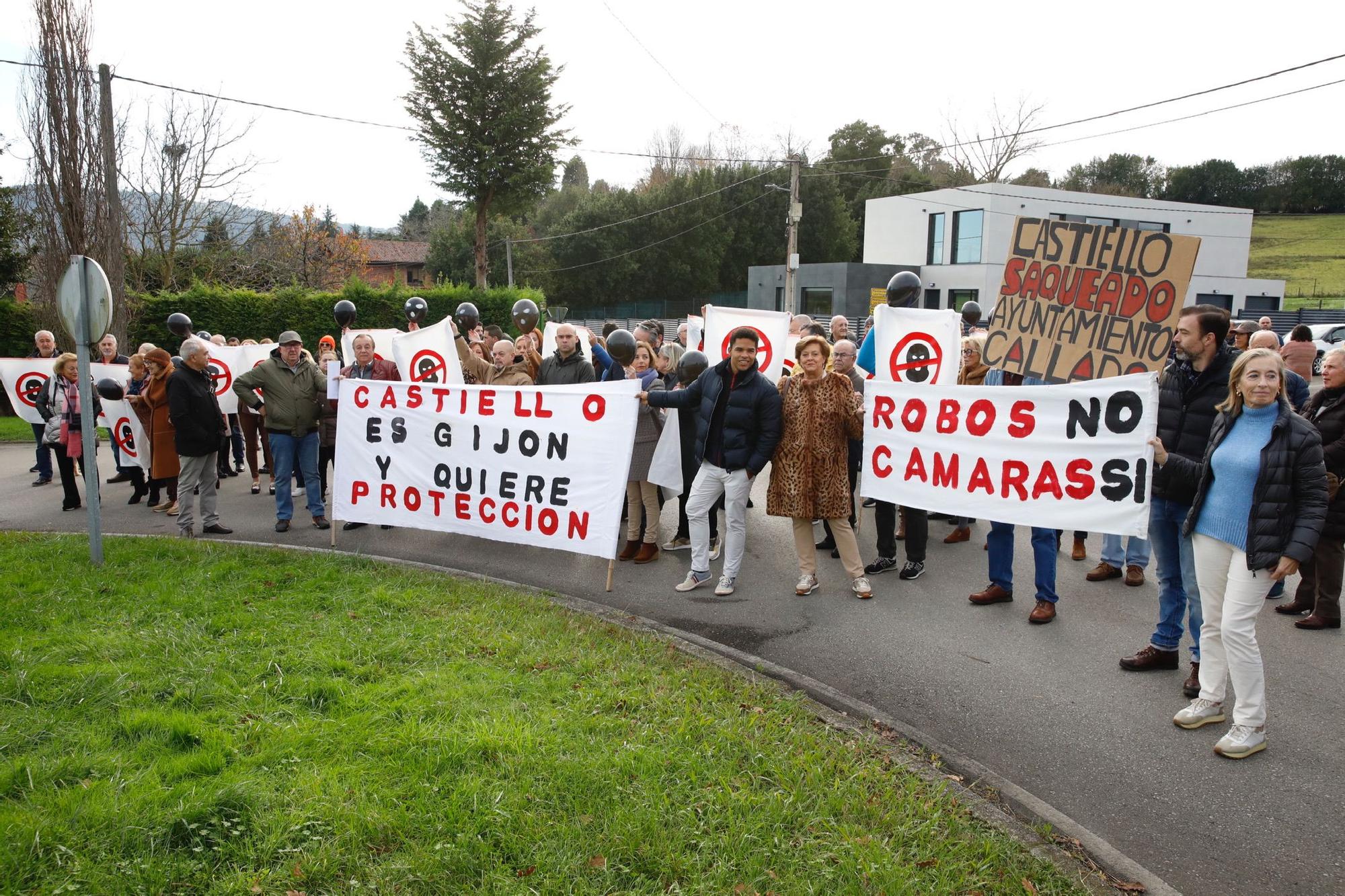 Concentración de los vecinos de Castiello por la oleada de robos