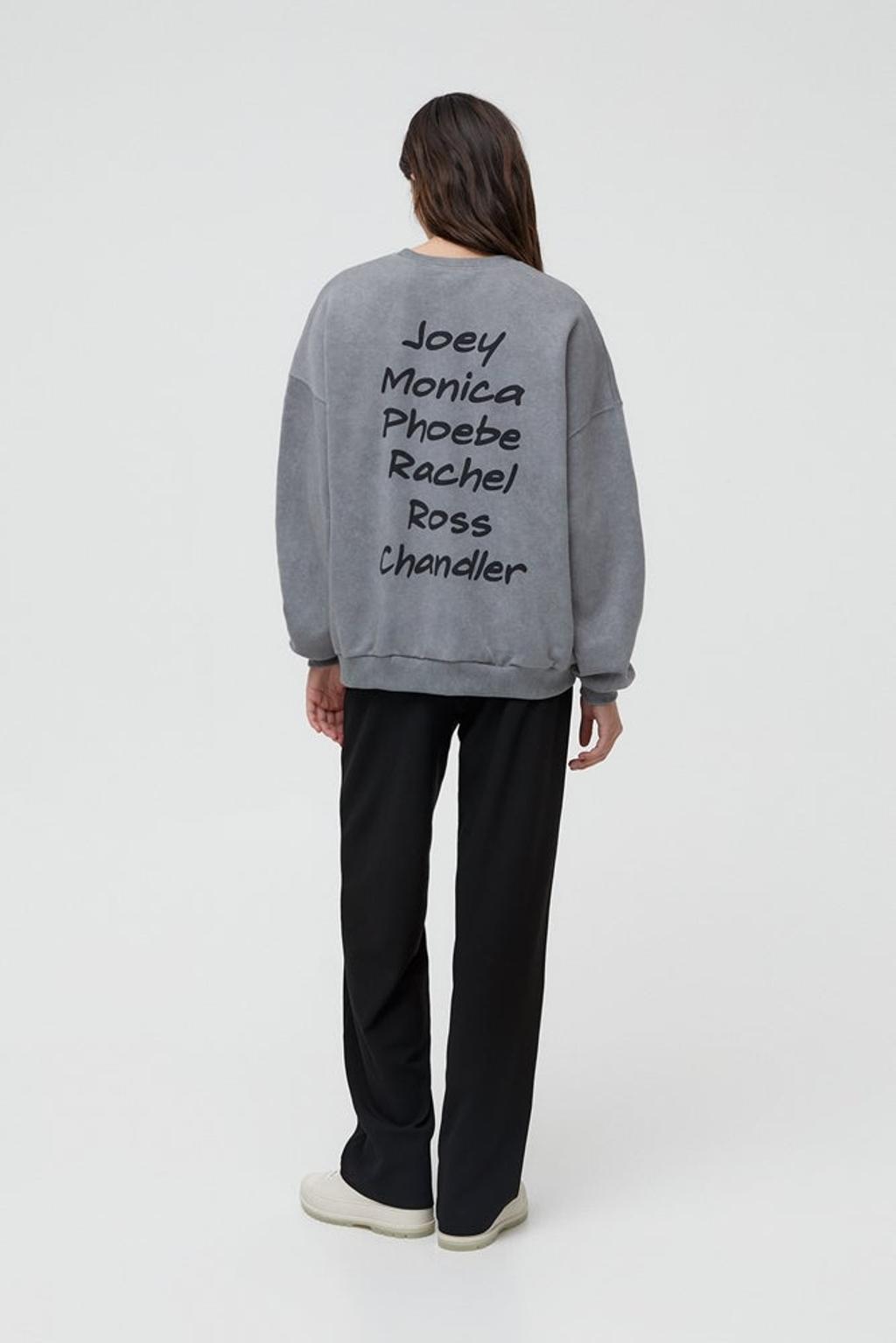 Sudadera de 'Friends' por detrás