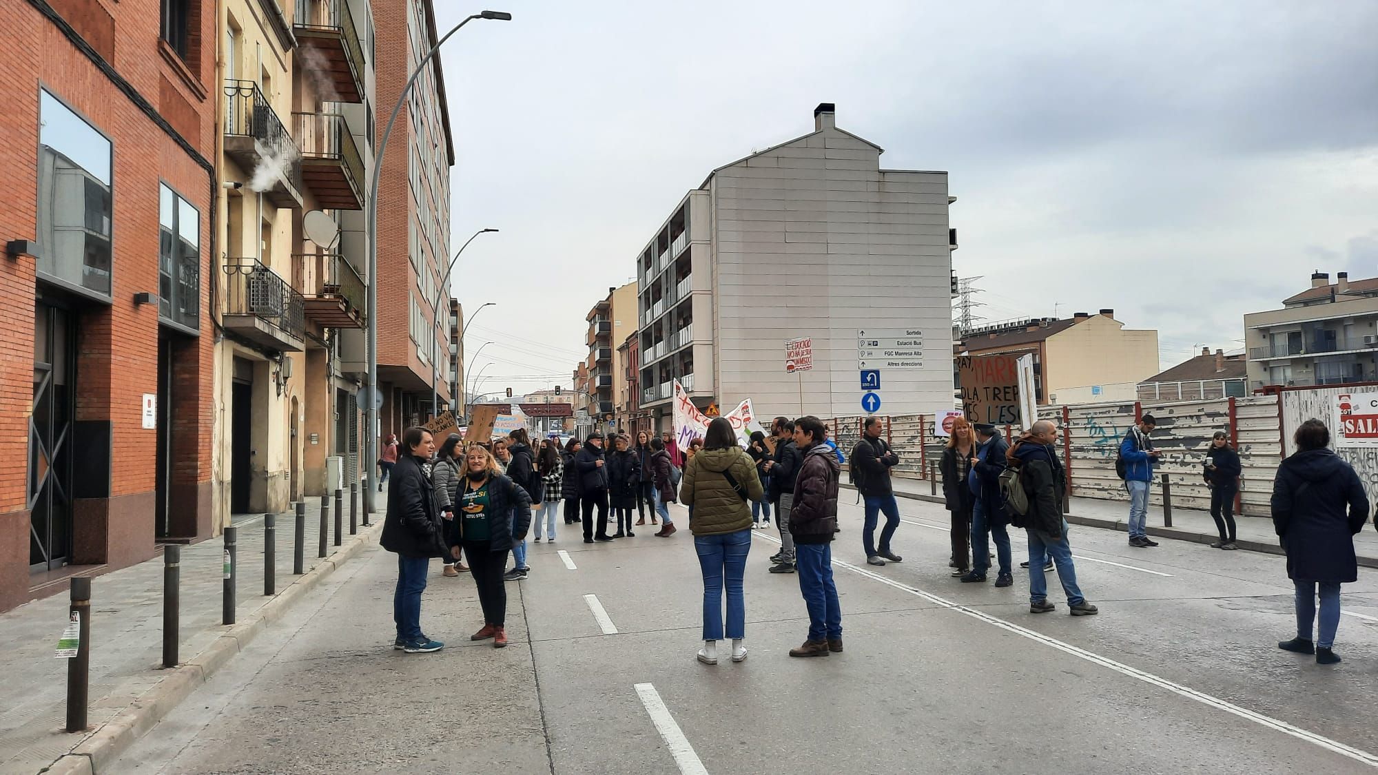 Talls de carretera a Manresa per la protesta de mestres i professors