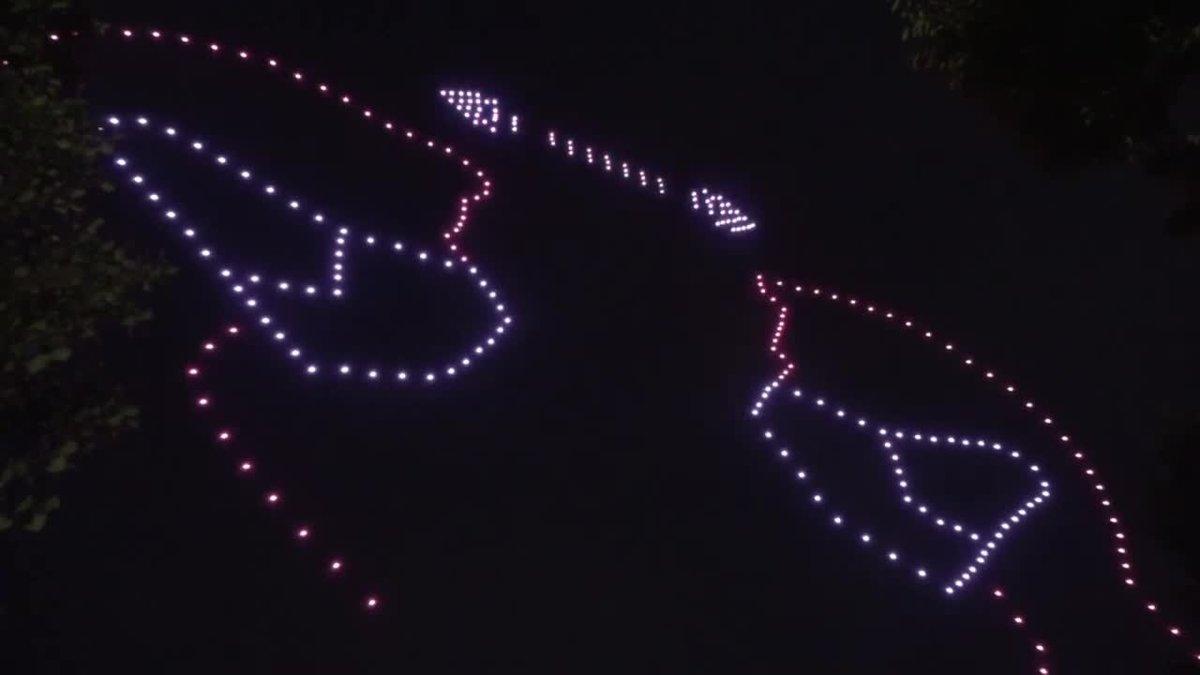 Cientos de drones iluminan la noche de Seúl con consejos para frenar el coronavirus