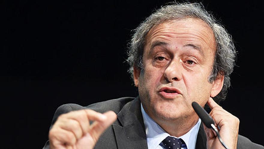 La FIFA &#039;bloquea&#039; la candidatura de Platini para relevar a Blatter