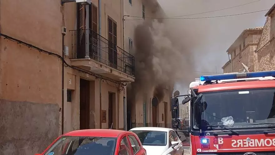 Arde la vivienda de una mujer con síndrome de Diógenes en Llucmajor