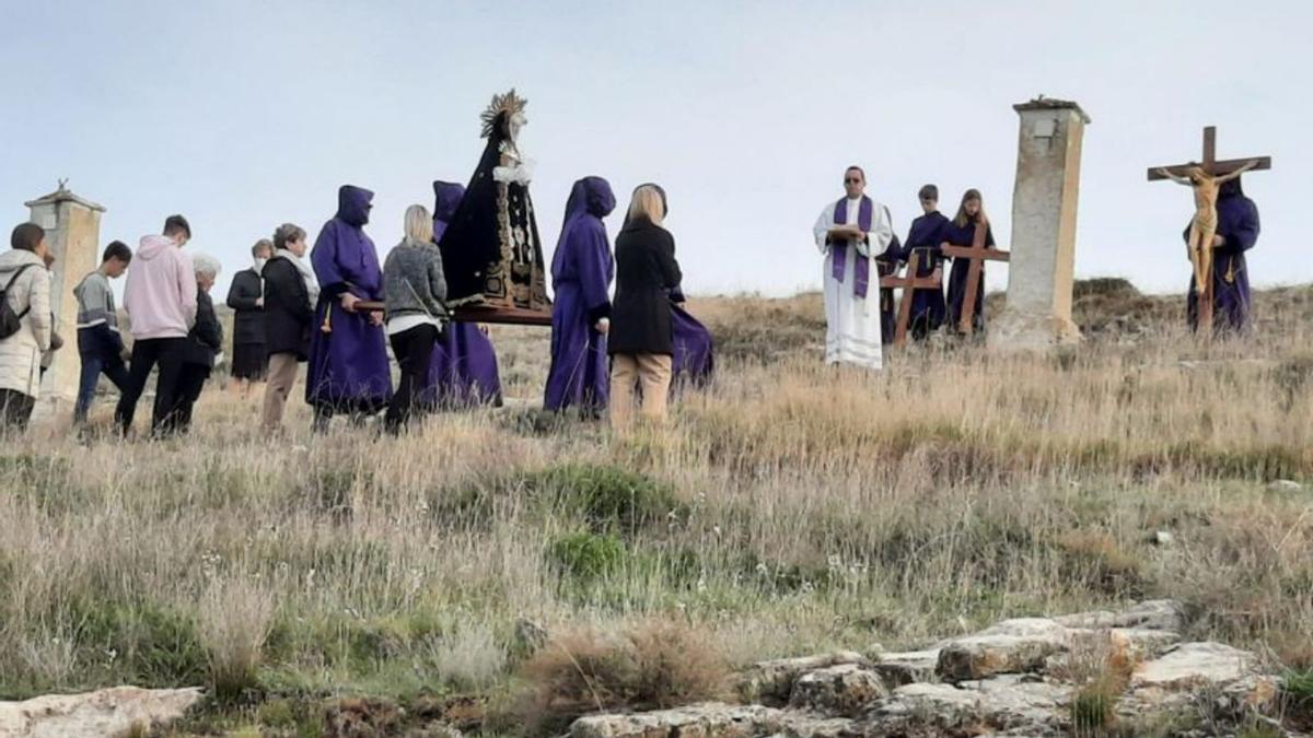 El Vía Crucis al monte Calvario.  | SERVICIO ESPECIAL