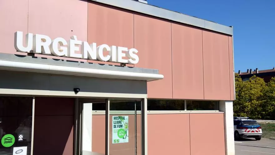 El temps d'espera a les urgències hospitalàries supera l'hora de mitjana tot i reduir-se lleugerament el 2023