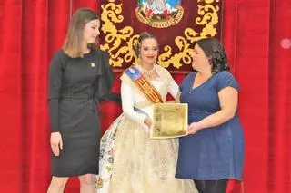 Un "bunyol" emotivo que une a las falleras de 2019 y 2018