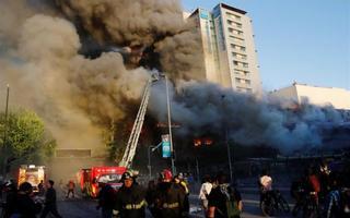 Saqueo e incendio de un centro comercial en las protestas de Chile