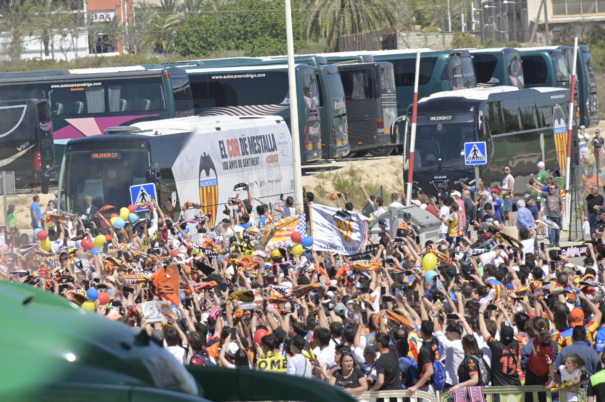 El Elche pone la alfombra al Valencia (0-2)