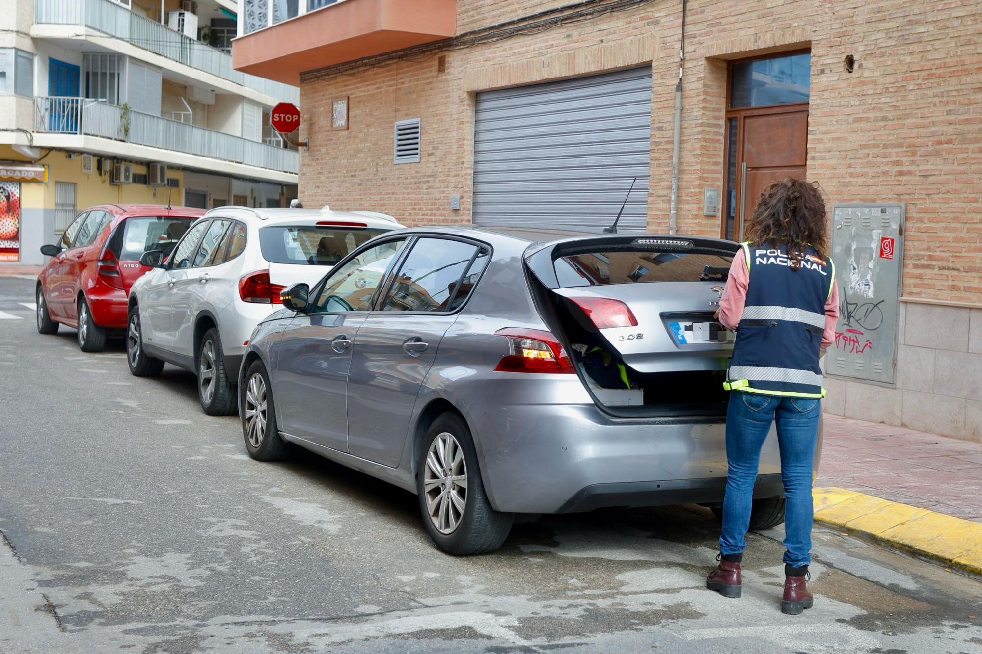 La policía registra el apartamento del canónigo