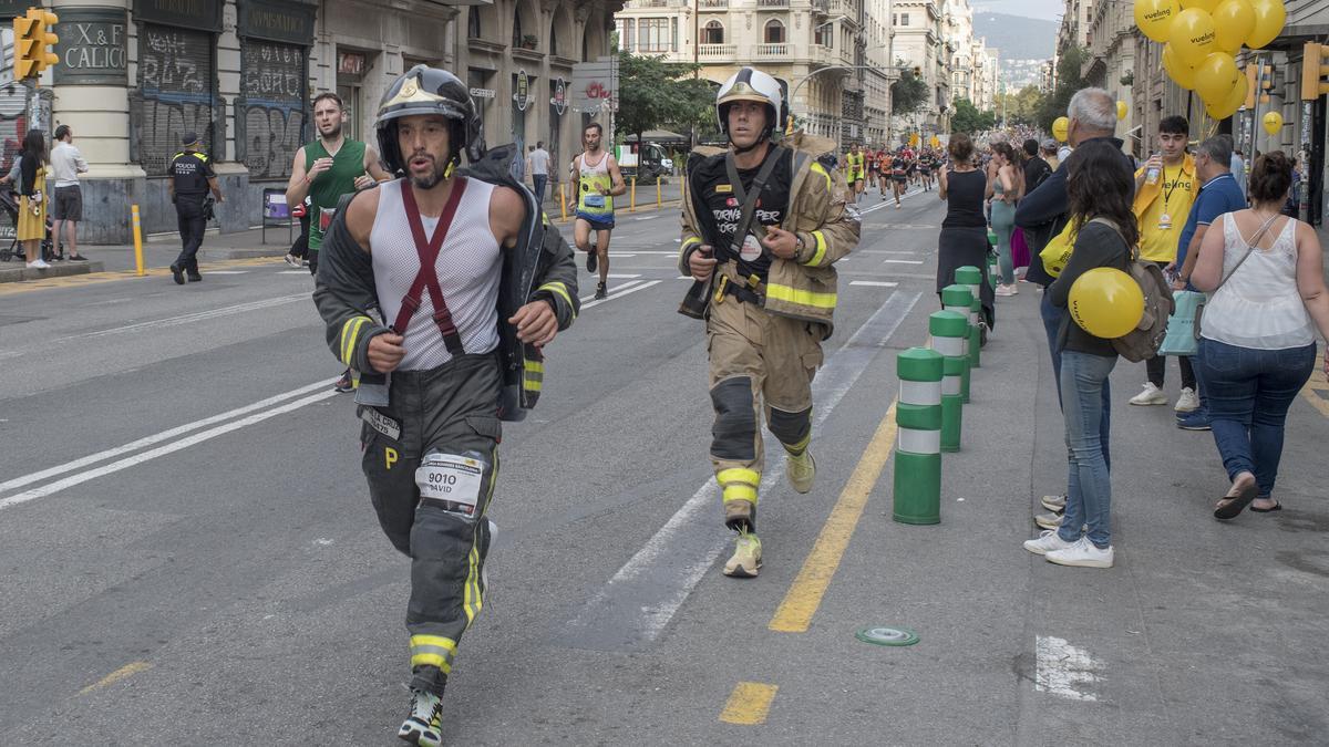 Los corredores enfilando el último tramo de la Vía Layetana