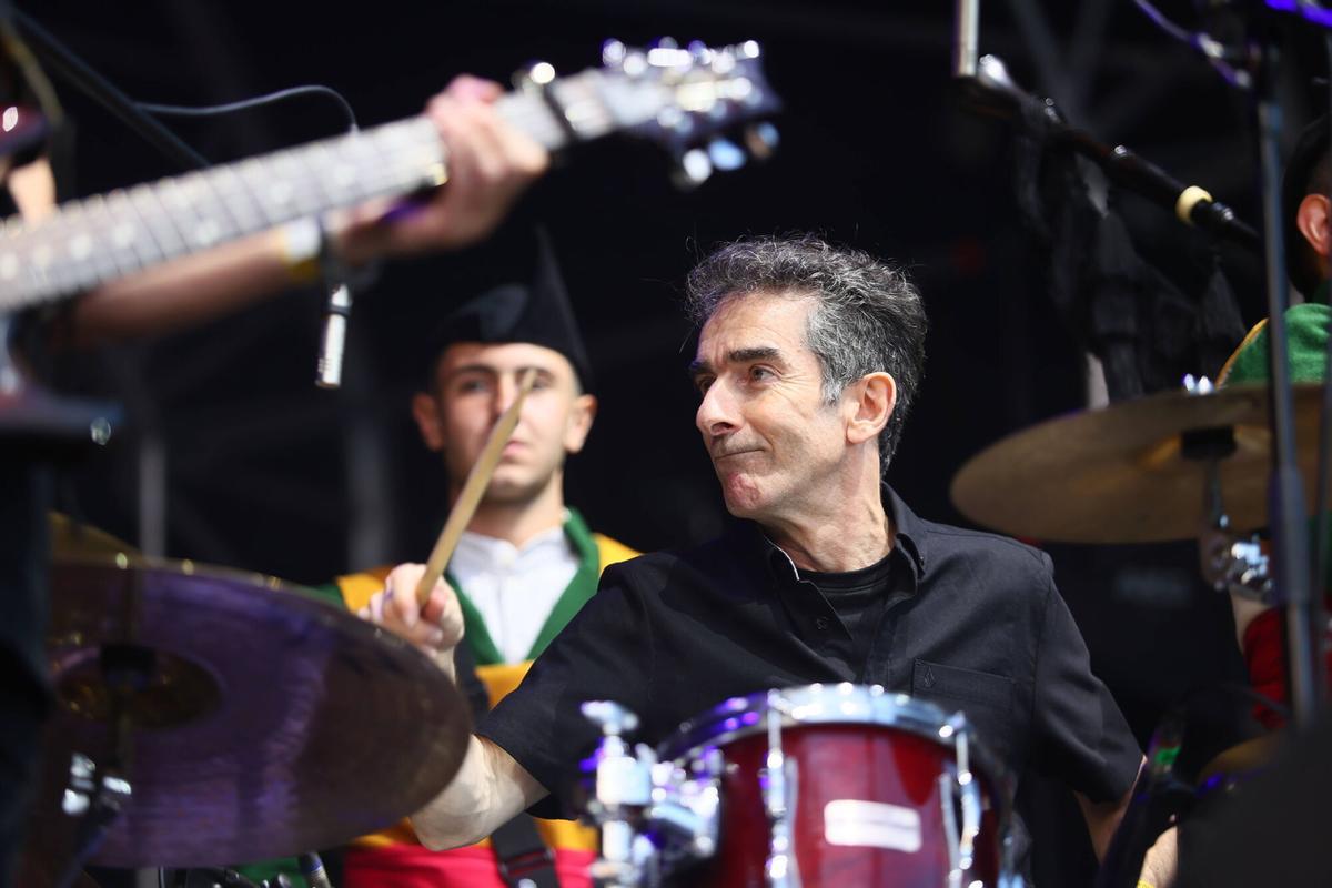 EN IMÁGENES: Concierto de Víctor Manuel por San Xuan en el Pozu Barreo