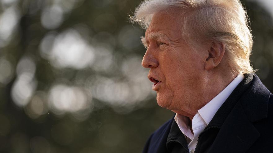 Trump prohíbe que los menores de 19 años se traten u operen para la transición de género