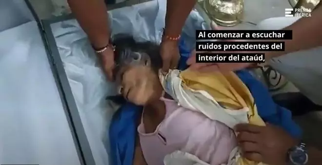 The Walking Dead, versión Ecuador: una mujer resucita durante su entierro