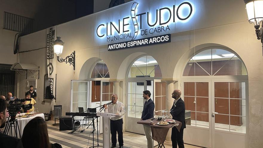 El Cinestudio Municipal de Cabra se rotula con el nombre de Antonio Espinar Arcos