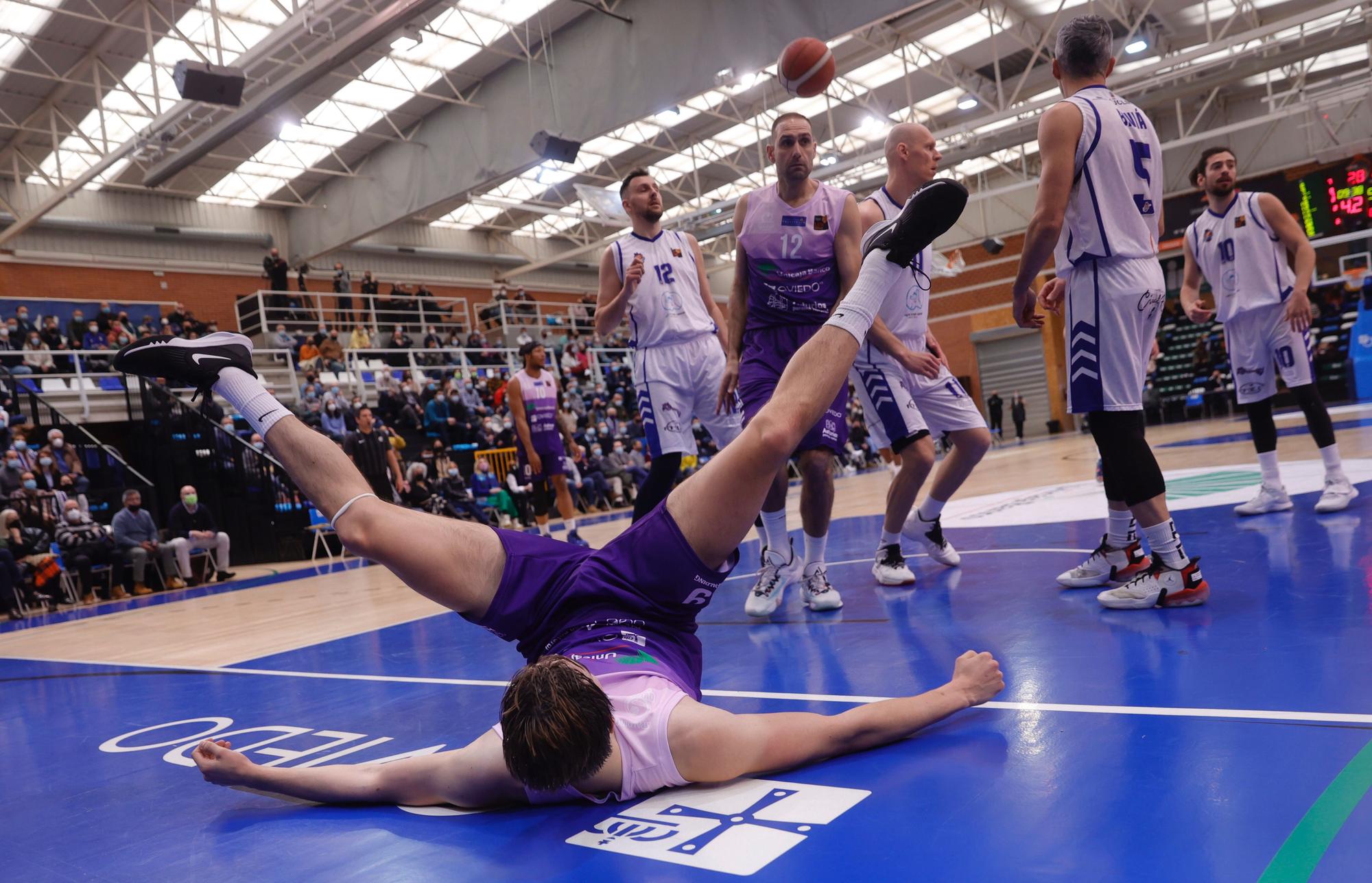 Victoria del Unicaja Banco Oviedo en Pumarín ante el Almansa (85-63)